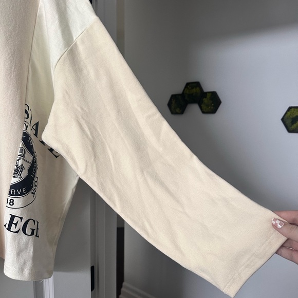 NWOT | University Beige Turtle Neck | Fits Women’s L - XL - Picture 4 of 8